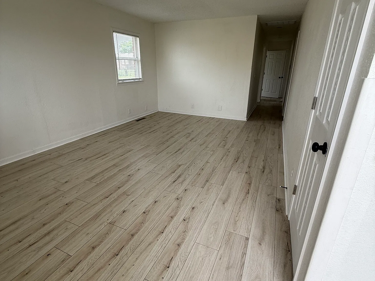 5 bed, 1.5 bath, 1515 sqft, $1,600 — Photo 3