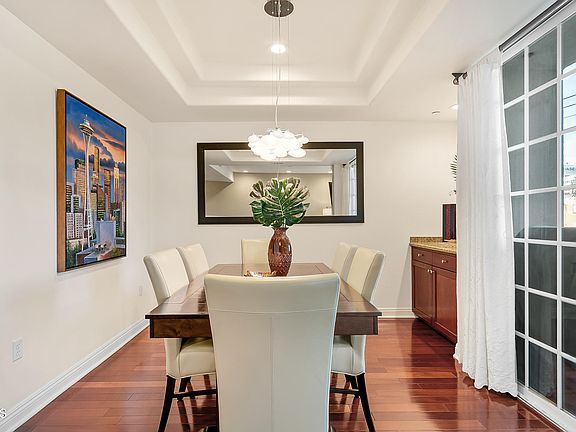 5th image of 10740 Moorpark St APT 102