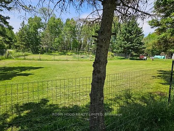 3rd image of 892 Secord Rd