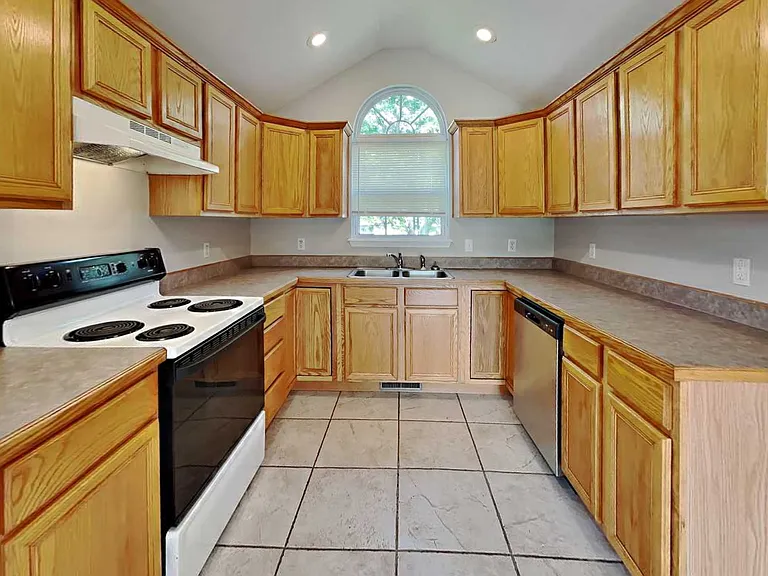 720 N Elder Ave — Photo 8