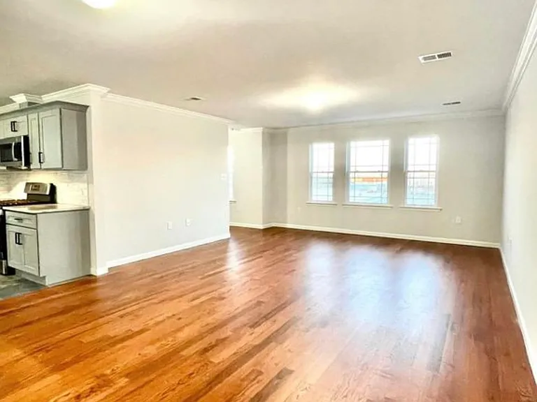 708 Court St #2 — Photo 6