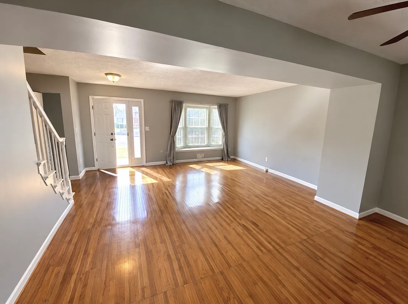 3 bed, 1962 sqft, $2,615 — Photo 4