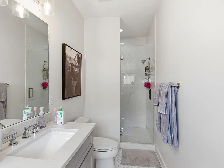 709 Bradford Ave — Photo 30