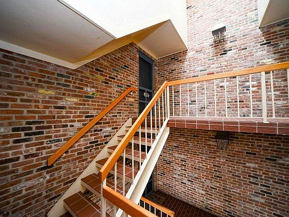 5th image of 638 Pleasure Ave #638