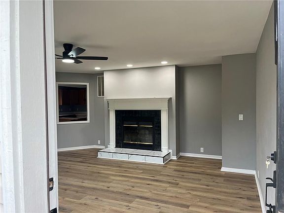 5th image of 10 Nebraska Dr
