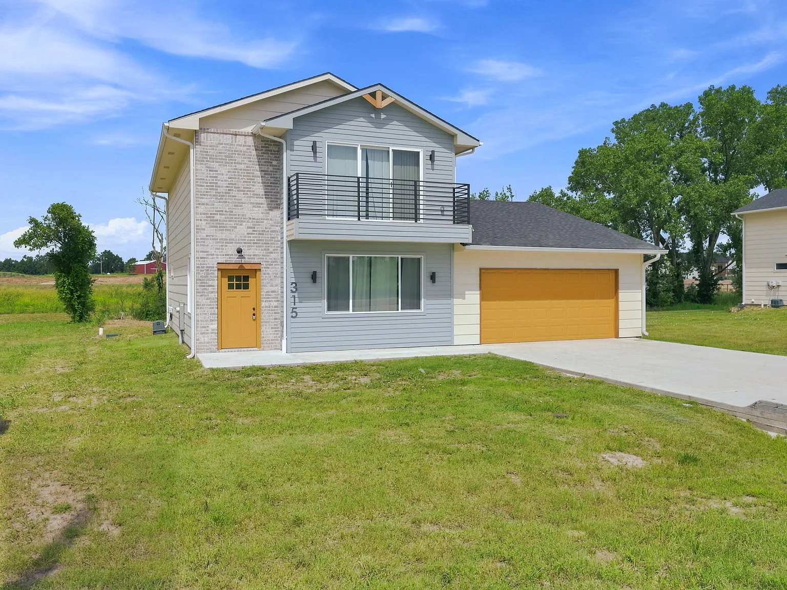 4 bed, 2070 sqft, $2,750 — Photo 2