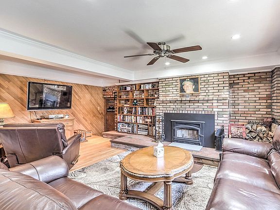 3rd image of 105 Huguenot Dr