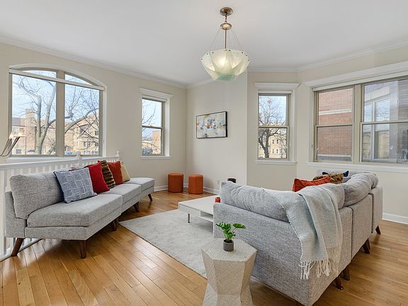 4th image of 6015 N Mozart St APT 104