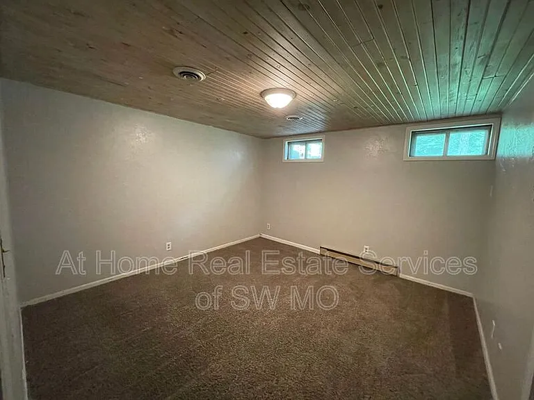 4410 E Valley Rd — Photo 18