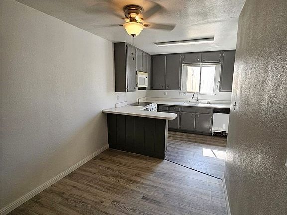 5th image of 528 Greenbriar Townhouse Way #528