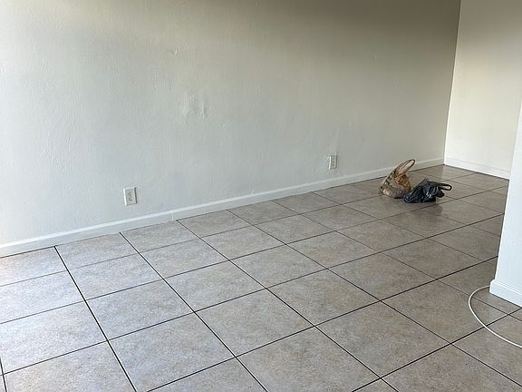 4th image of 311 NW 40th St APT 102