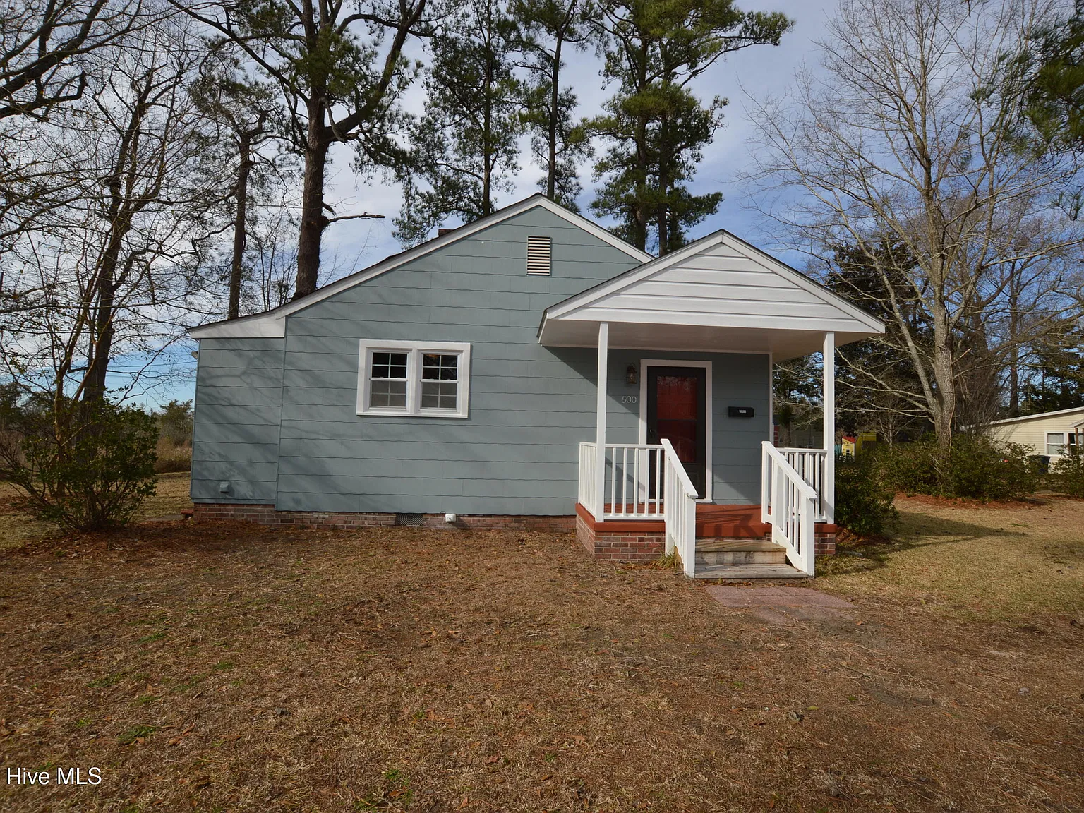 2 bed, 1.0 bath, $1,100 — Photo 1