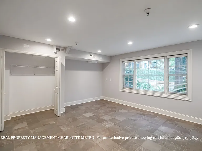 529 Queens Rd — Photo 74
