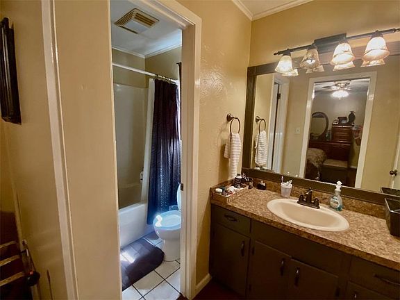 2nd image of 1017 Woodlawn Dr