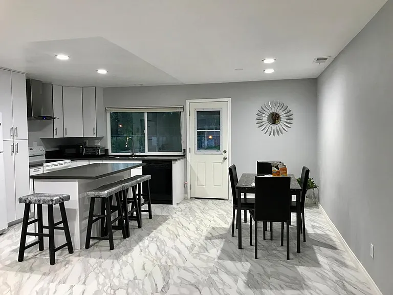 2625 Baltic Ave — Photo 3