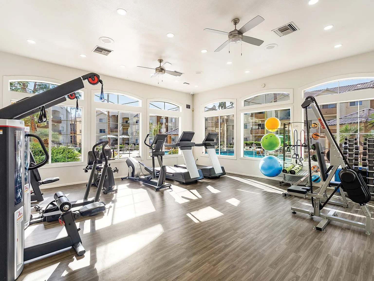 Sonterra Apartments at Paradise Valley — Photo 4