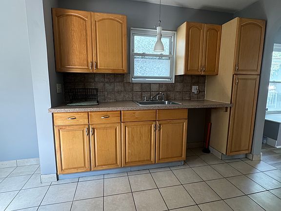 5th image of 3680 W 139th St