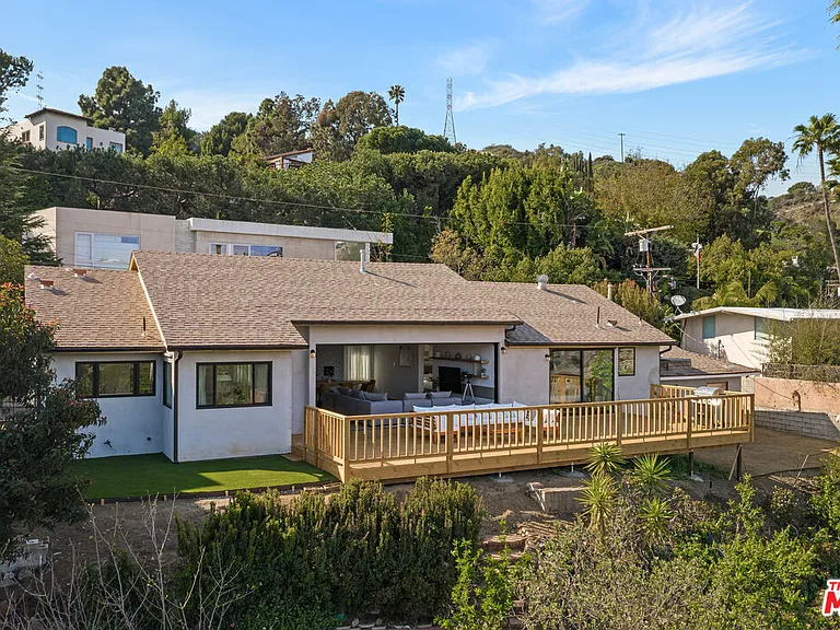 2612 Carman Crest Dr — Photo 3