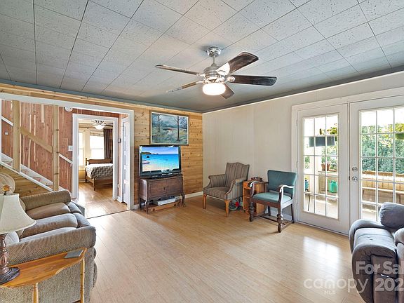 3rd image of 31 Abbott Moore Rd