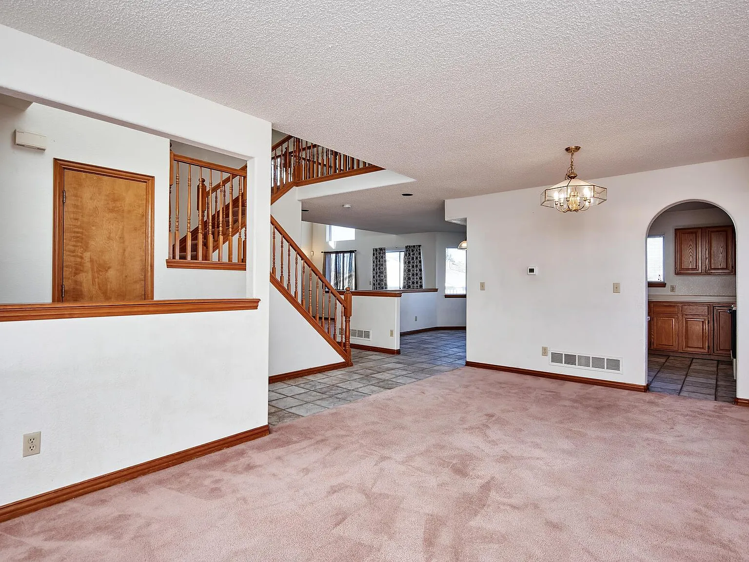 5 bed, 3.5 bath, 3500 sqft, $3,400 — Photo 3
