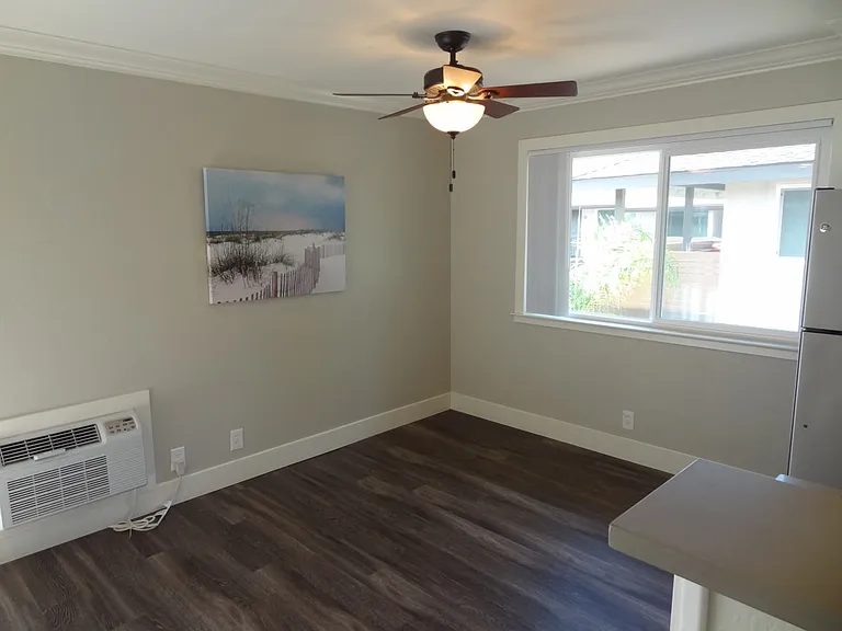 Los Altos Court — Photo 19