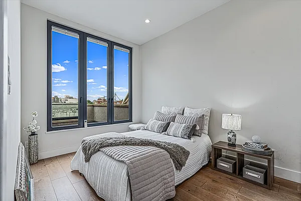Bedroom, photo 1