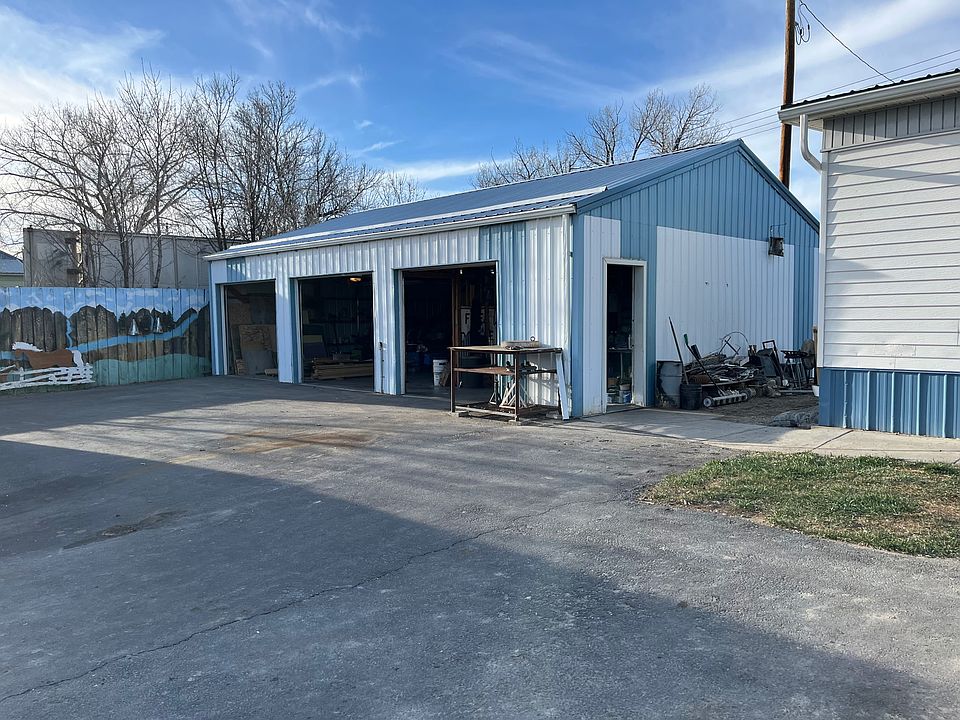 1st image of 4 Arrowhead Rd