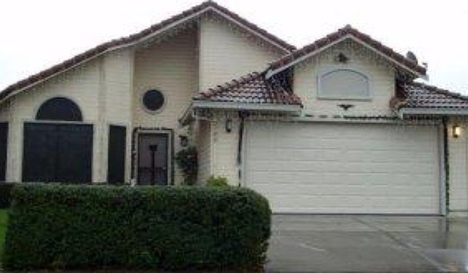 2nd image of 2780 Bay Tree Dr