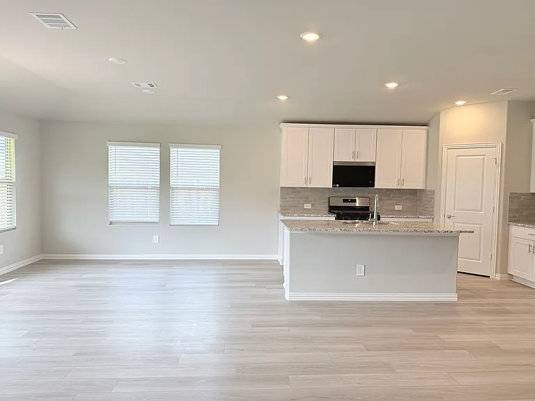 2215 Gustavus Dr — Photo 3