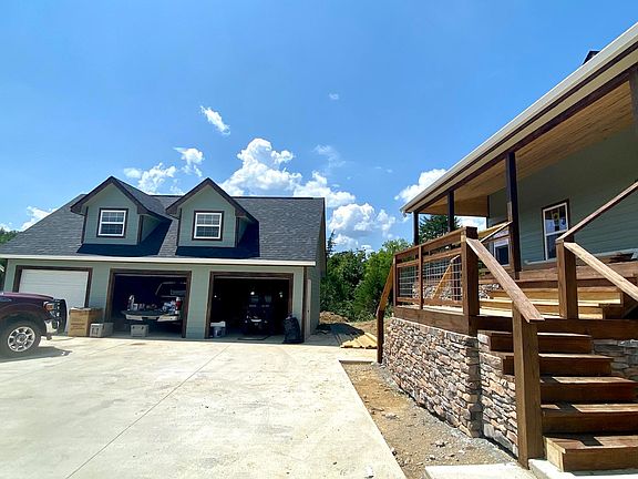3rd image of 779 Waterside Dr
