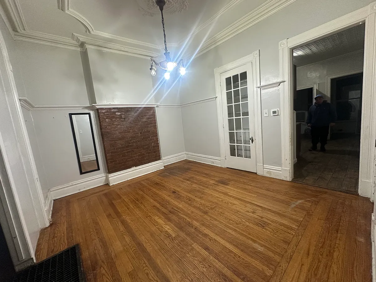 Building Photo - 539-541 6th Ave #1