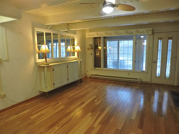 Left side LR 1st flr