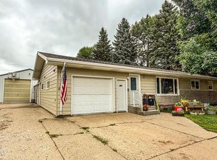 215 8th St N, New Salem, ND 58563