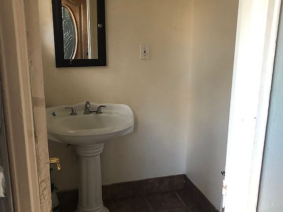 2nd image of 24 Autumn Ln