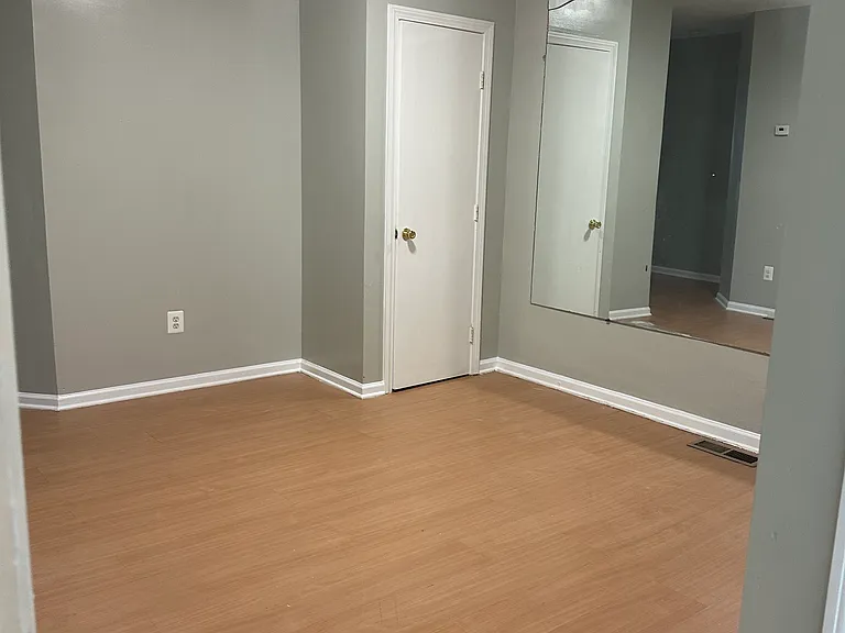 Spacious main living area w. closet
