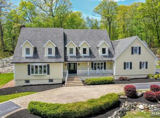 760 W Shore Dr, Kinnelon, NJ 07405