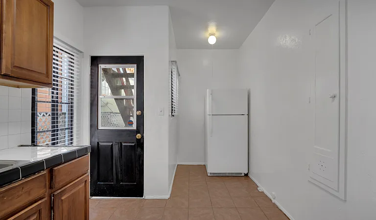 2270 N Beachwood Dr #2 — Photo 12