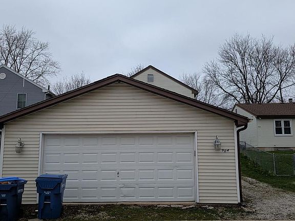 3rd image of 904 Britta Ln