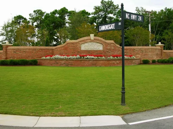 848 Cannonsgate Dr, Newport, NC 28570