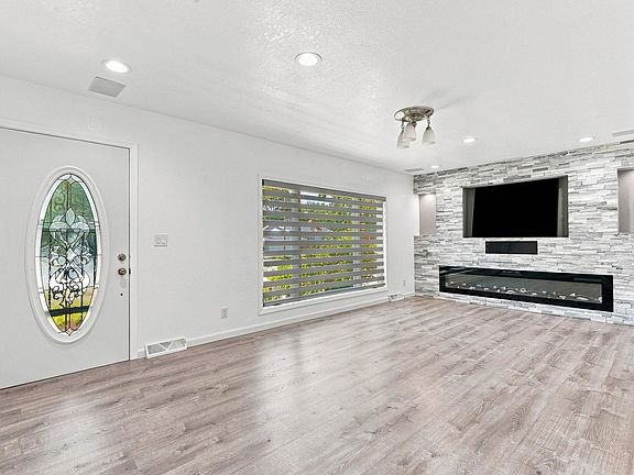 4th image of 3007 W 9th St
