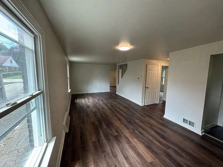 180 Central Ave — Photo 15