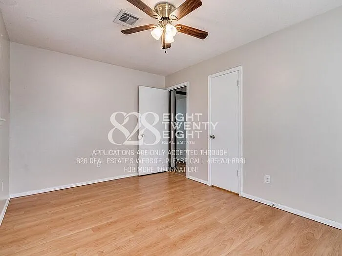 9717 NE 4th St — Photo 37