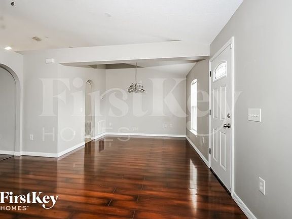 4th image of 371 SW Duval Ave