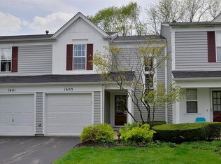 1603 College Green Dr, Elgin, IL 60123