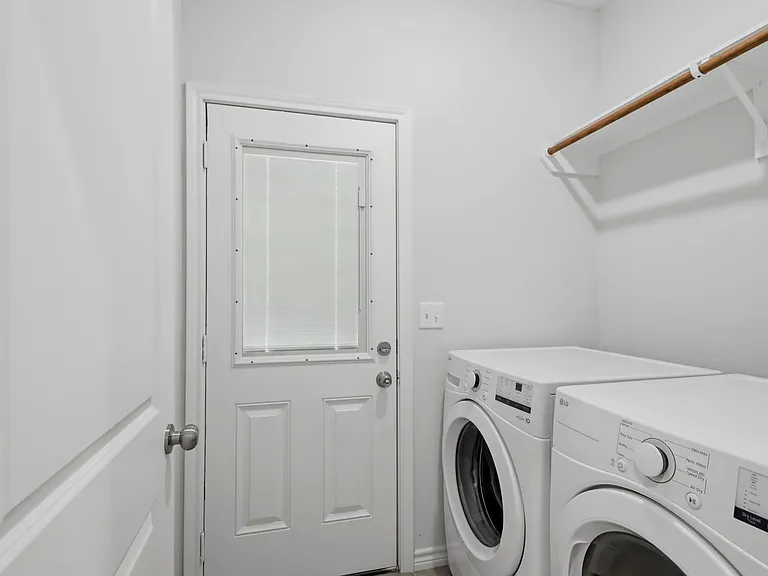 16902 Balmoral — Photo 11