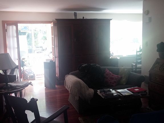 4th image of 223 Ihland Way NW