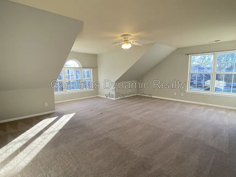 605 Queenswater Ln — Photo 32