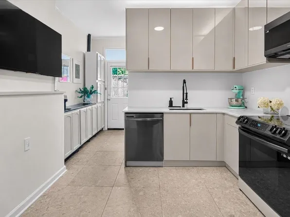 609 New York Ave APT 1R, Union City, NJ 07087
