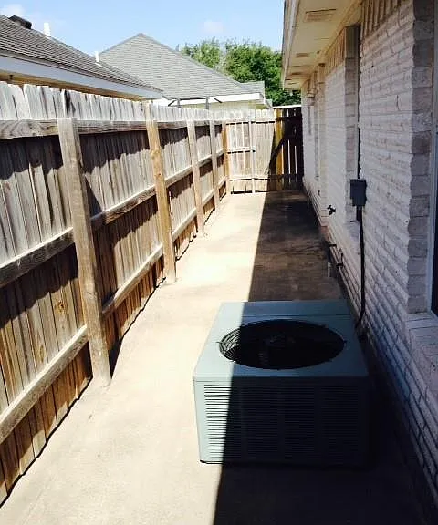 2601 Cervantes Ave — Photo 12