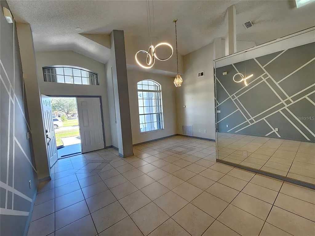 3 bed, 2.0 bath, 1632 sqft, $2,450 — Photo 3